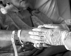 ΗΠΑ: Εκλιπαρούν να εμβολιαστούν όταν είναι πλέον πολύ αργά