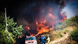 Διπλό πύρινο μέτωπο στην Αχαϊα: Καίγονται σπίτια στο Σούλι - Ανεξέλεγκτη η φωτιά στη Δροσιά