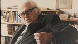 Ο Νίκος-Γαβριήλ Πεντζίκης (17/30 1908-1993), πεζογράφος, ποιητής και αυτοδίδακτος ζωγράφος.