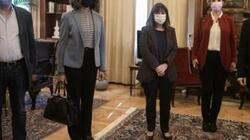 Πολιτικές κινήσεις στο έδαφος της επετείου