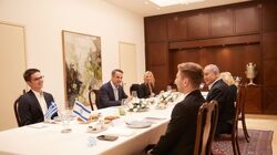 Η ελληνική δημοσιογραφία ως… φύλλο συκής για την οικογένεια Μητσοτάκη