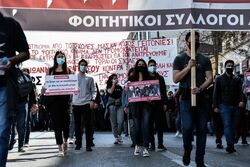 “Τόλμησαν να μαχαιρώσουν φοιτητή! Ρίχνουν νερό στο μύλο της κυβερνητικής προπαγάνδας”: Βαριές καταγγελίες 51 φοιτητικών συλλόγων από όλη την Ελλάδα για πρωτόγνωρη βία εις βάρος τους