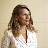 Γιολάντα Ντίαθ: Η επιτυχημένη υπουργός Εργασίας της Ισπανίας θέλει μια ισχυρή Αριστερά