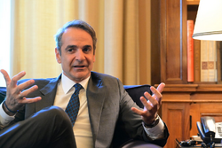 Ο Μητσοτάκης θύμωσε με την Guardian: Την χαρακτήρησε «ακροαριστερή»