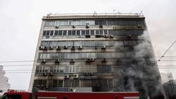 Διοικητικό Πρωτοδικείο Πειραιά: «Παντελής έλλειψη μέτρων ασφαλείας» στο κτίριο που πήρε φωτιά