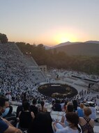 Οὐκ οἶσθ᾽ ὅ τι ζῇς οὐδ᾽ ὃ δρᾷς οὐδ᾽ ὅστις εἶ