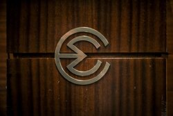 Πολυτεχνείο: ΕΣΗΕΑ εναντίον Χρυσοχοϊδη για την αστυνομική βία σε δημοσιογράφο