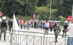 ΜΕΤΑΝΑΣΤΕΣ... Έξι τραυματίες αστυνομικοί και πέντε προσαγωγές ο απολογισμός της έντασης στη Μαλακάσα