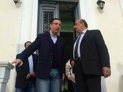 "Τα 'χει χαμένα ο Νταβλούρος...κι αμφισβητεί το ίδιο του το κόμμα"!