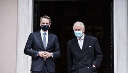 Κλείνει το μάτι στους βασιλόφρονες ο κ. Μητσοτάκης;