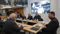 «Οι πλατείες θα οδηγήσουν σε εξελίξεις, πιθανόν και από την ίδια Βουλή»! Η φράση του Νίκου Ανδρουλάκη στην ΚΟ του ΠΑΣΟΚ που άναψε “φωτιές” και οι πληροφορίες οτι ο Καραμανλής “ζεσταίνει μηχανές” …