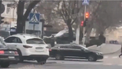 Βίντεο ντοκουμέντο: H στιγμή της επίθεσης στην αυτοκινητοπομπή του Ζελένσκι – Οι πρώτες πληροφορίες για την ελληνική αποστολή