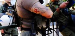 Δίκη Χρυσής Αυγής / Αστυνομικοί με ναζιστικά σύμβολα στη δίκη του ναζισμού