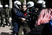 Προσήγαγαν και το γιό του Κουφοντίνα. Διαδήλωνε για τα δικαιώματα του πατέρα του