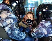 Ρωσία: Κλείσιμο ανεξάρτητων ΜΜΕ και πρόστιμα σε διαδηλωτές κατά του πολέμου