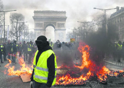 30.000 ένοπλοι Γάλλοι έφεδροι πολίτες στους δρόμους το φθινόπωρο για την καταστολή των κοινωνικών ταραχών