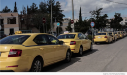 «Πόλεμο» και 48ωρη απεργία εξήγγειλαν οι οδηγοί ταξί της Αττικής