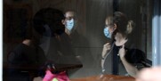 Ελλάδα:Ολοταχώς για διπλή μάσκα σε σούπερ μάρκετ και Μέσα Μεταφοράς
