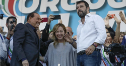 Μπινελίκια προς το θεαθήναι