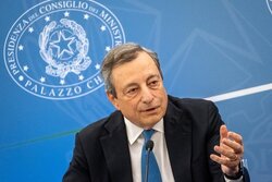 Ο Ντράγκι έβαλε το λιθαράκι του για το «ξέπλυμα» της ακροδεξιάς και την επανεμφάνιση Μπερλουσκόνι