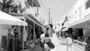 Αντίπαρος: Πρόστιμα και ποινές εκτός κι αν είσαι «γαλάζιος» καταστηματάρχης;