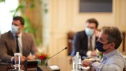 Λοιμωξιολόγοι εκθέτουν την κυβέρνηση: Δεν συζητήθηκε στην Επιτροπή ο περιορισμός 9 ατόμων σε εκκλησίες και ρεβεγιόν