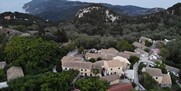 Το ελληνικό χωριό που όλοι οι κάτοικοι έχουν το ίδιο επίθετο! (ΒΙΝΤΕΟ)