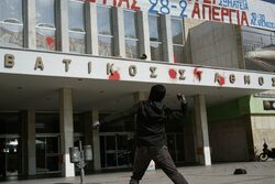 Παρέμβαση στον Νέο Σιδηροδρομικό Σταθμό Θεσσαλονίκης για το κρατικό έγκλημα στα Τέμπη (φωτορεπορτάζ)