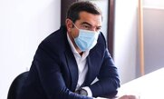 Τσίπρας: Επιτελικό ρουσφέτι και όχι συμβολική κίνηση οι ουρές υπουργών για selfie με το εμβόλιο