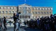 Πρώτες διώξεις με το νέο νόμο για τις διαδηλώσεις: «Μαύρη περίοδος για δικαιώματα και Δημοκρατία»