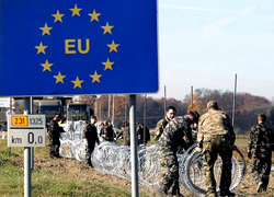 Μηδενί συμφοράν ονειδίσης. Κοινή γαρ η τύχη και το μέλλον αόρατον (Ισοκράτης)