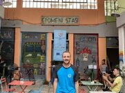 Οχτώ κωφoί σερβιτόροι ενώνουν τις δυνάμεις τους και ανοίγουν το δικό τους καφέ στη Θεσσαλονίκη