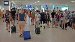 Σταμάτης Μαλέλης: Κάνει «σκόνη» το αφήγημα της «βαριάς βιομηχανίας του τουρισμού» στην Ελλάδα του Μητσοτάκη: «Η κίνηση επιβατών στο αεροδρόμιο Μυτιλήνης μειώθηκε κατά 24% σε σχέση με το 2019… Οι υπεύθυνοι που σκόρπισαν εκατ. για προβολή θα λογοδοτήσουν»