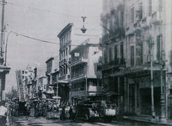 Οι ήρωες της ΠΕΑΝ ανατινάζουν το κτίριο της ΕΣΠΟ.