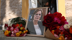 Συγκίνηση στην πολιτική κηδεία της Μυρσίνης Ζορμπά