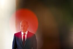 Αλλαγή πλεύσης η Γερμανία: Απ’ την Ιαπωνία χαιρετίζει ο Σολτς την απόφαση αποστολής όπλων στην Ουκρανία