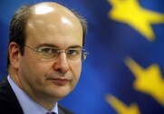 Χατζηδάκης-Βορίδης: Προσλαμβάνουν από την «πίσω πόρτα» 100 «ημέτερους συνεργάτες» με 2 εκ. ευρώ, καταγγέλουν εργαζόμενοι του ΕΦΚΑ