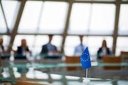 Politico: Οχι άλλη «καλή» Ευρώπη – Πώς θα αλλάξει ο ρόλος της από διαιτητή σε παίκτη