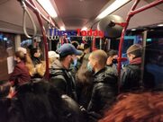 “Δεν μπορούμε να γεννήσουμε λεωφορεία”, μόνο περιπολικά…Σαν “σαρδέλες” επιβάτες σε λεωφορείο στη Θεσσαλονίκη