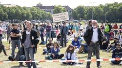 Χιλιάδες Γερμανοί στους δρόμους κατά του lockdown «υπό την επήρεια» συνωμοσιών
