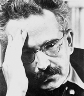 Walter Benjamin, όταν οι βάρβαροι περάσουν την πύλη δεν υπάρχει τίποτα άλλο να κάνεις παρά να κρατήσεις τη θέση σου