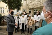 Τσίπρας στο Αλεξάνδρα: Μια νέα κυβέρνηση το 2022 θα στηρίξει γιατρούς και νοσηλευτές, η σημερινή δεν έχει την πρόθεση