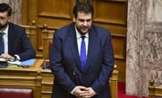 Απότακτος αστυνομικός με καταδικαστική απόφαση σε βάρος του, στενός συνεργάτης του υφυπουργού Εσωτερικών