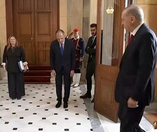 Ενός προσκυνήματος μύρια έπονται